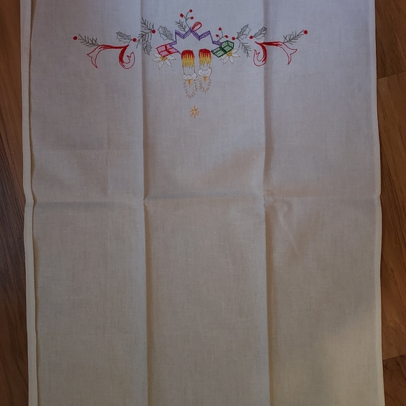 Embroidered Christmas Fingertip Guest Tea Towels 2 Vintage Cotton Candles Gifts - Picture 7 of 9